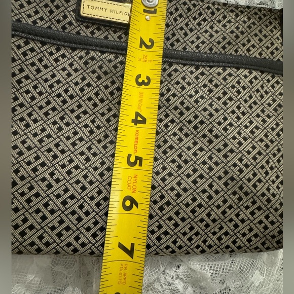 Tommy Hilfiger Canvas Crossbody Purse Bag Gold Logo Faux Leather Trim EUC Cute - Picture 4 of 15